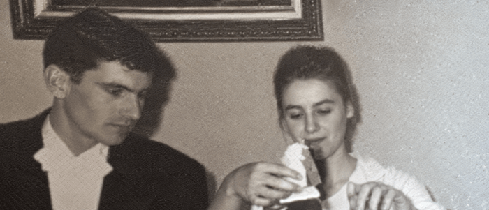 Photographie ancienne en noir et blanc de Jacques Pedro et de son épouse dans leur jeunesse, illustrant l’histoire familiale des Domaines Pedro, propriété viticole du Médoc depuis 1962.